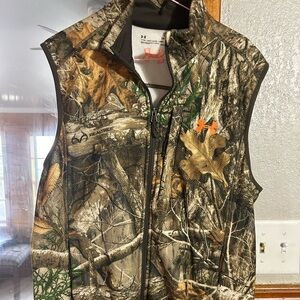 Men’s camo hunting vest